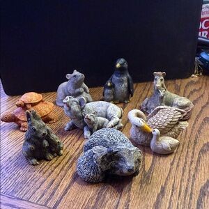 Vintage 8-Assorted Animal Figurines Set. Mothers with babies